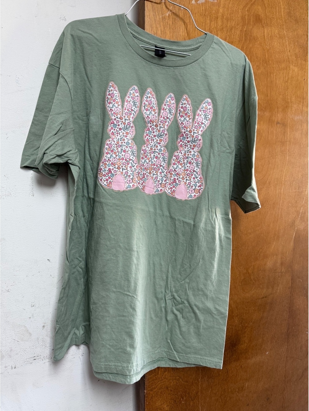 Gildan XL Olive Green T-Shirt with Floral Bunny Print